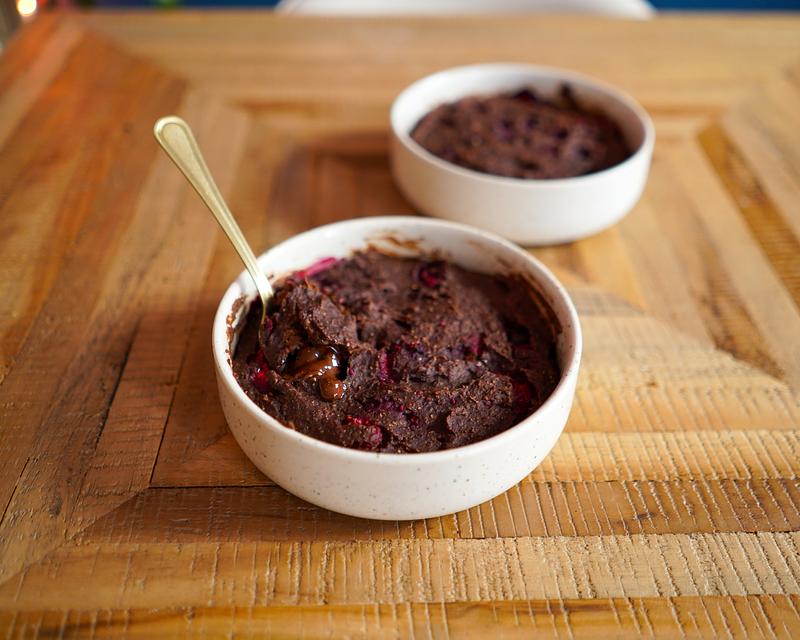 Porridge au four chocolat-framboise
