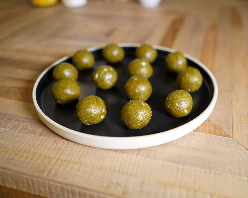 Bliss balls matcha macadamia