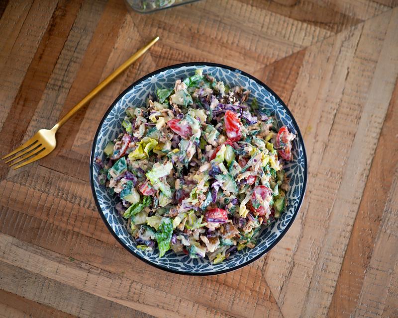 Salade d'été gourmande au tzatziki