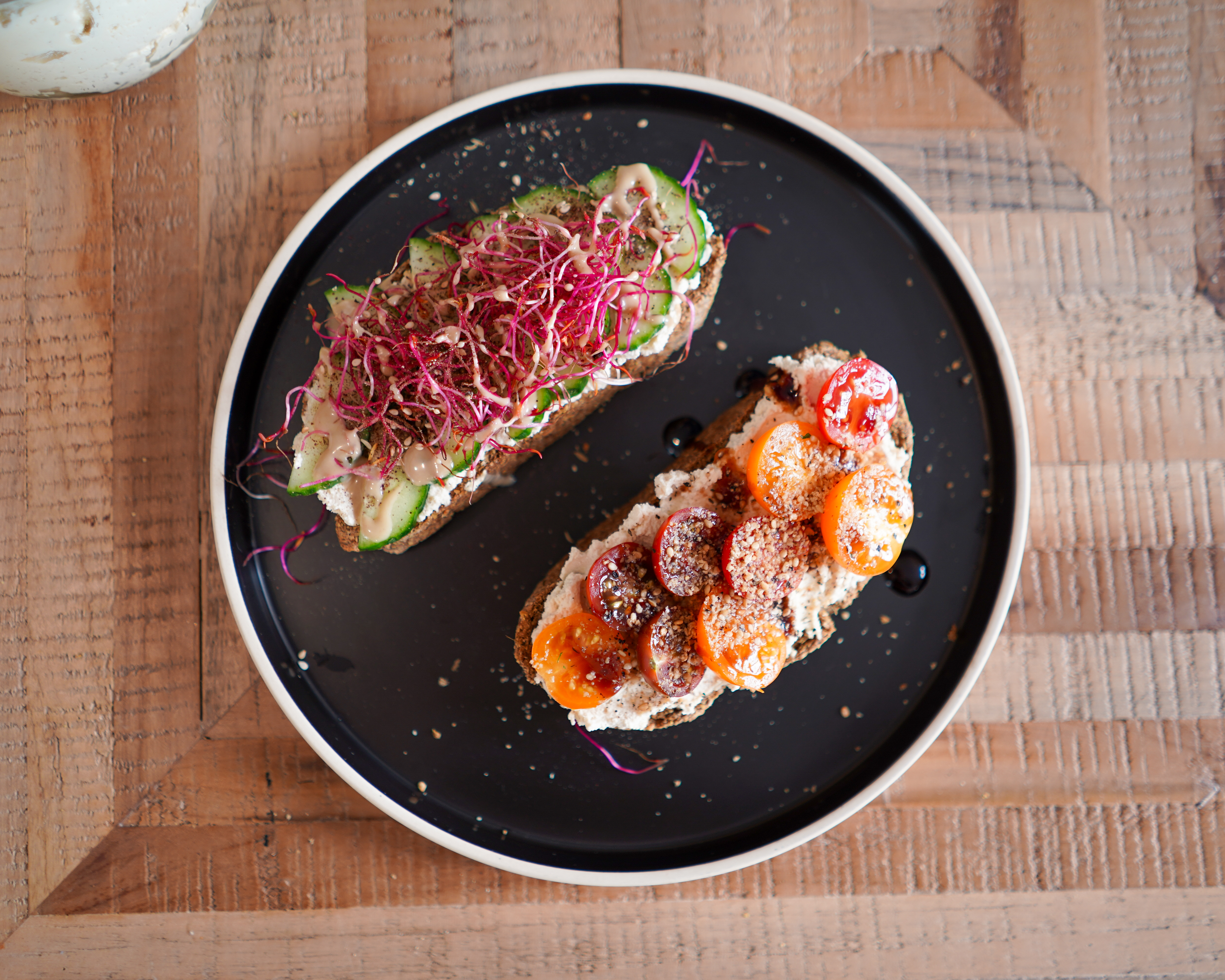 Toast prébiotique ricotta tomates cerises
