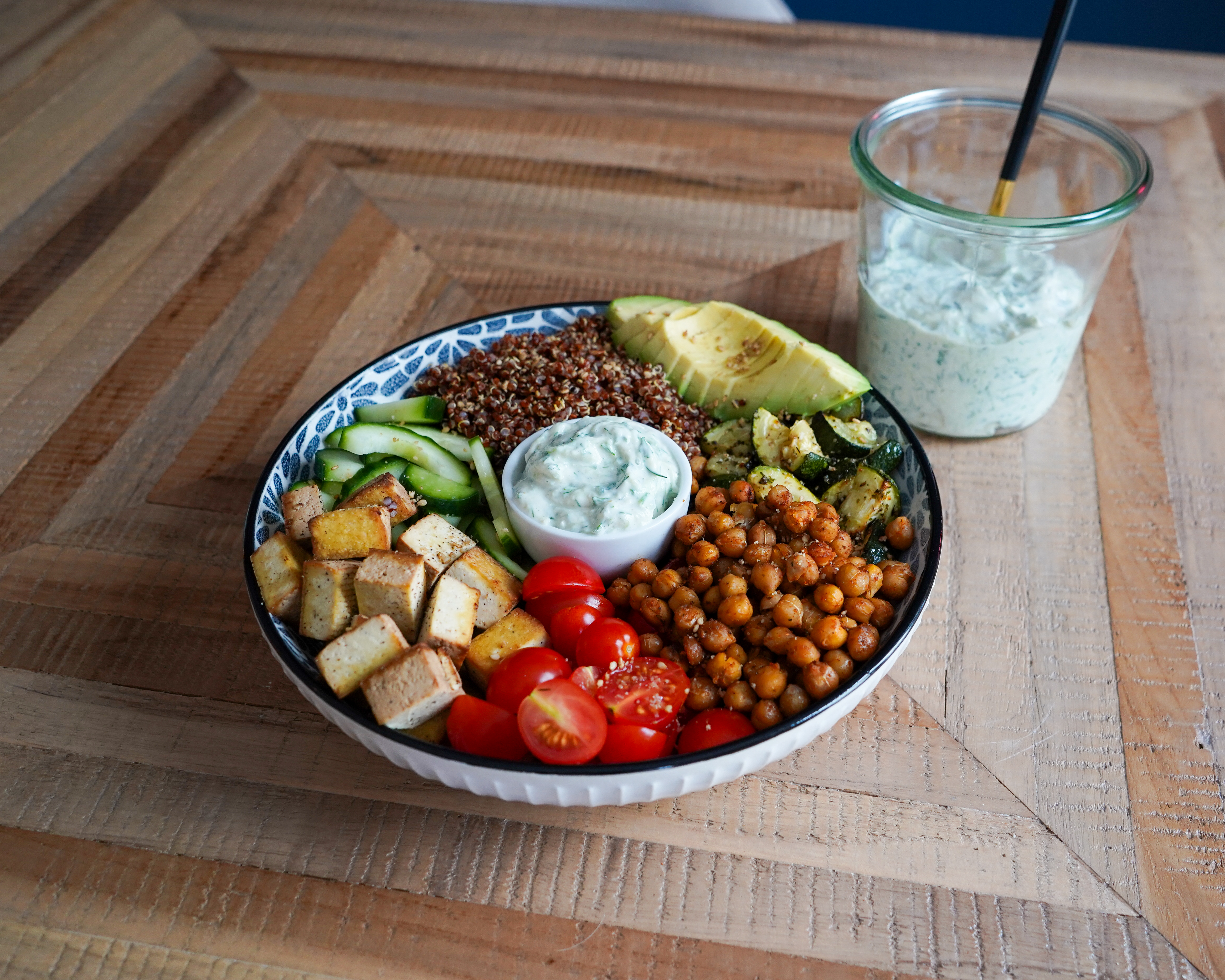 Buddha bowl d'été au Tzatziki