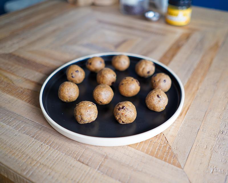 PB Cookie bliss balls