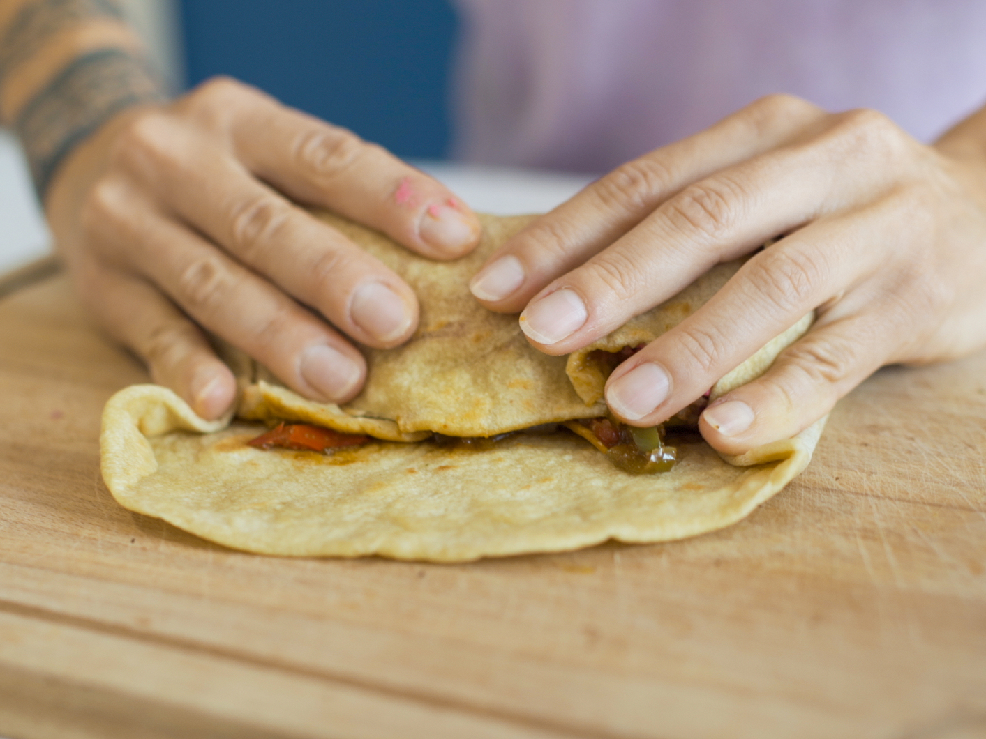 Burritos aux haricots et houmous de betterave